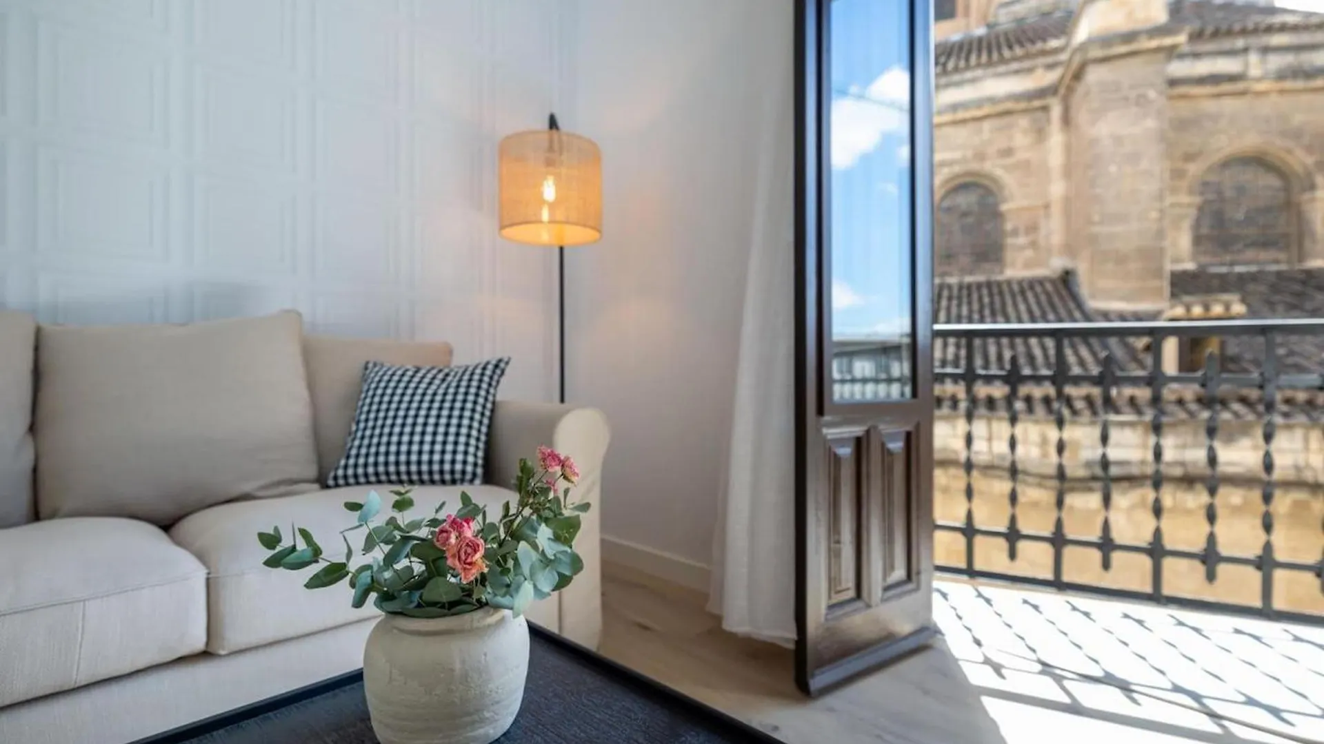 Bright And Elegant Gran Via Apartments Granada Spain