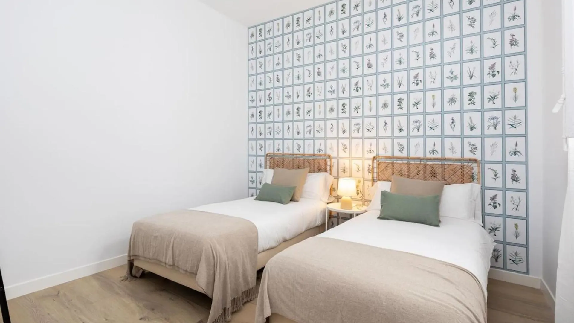 Bright And Elegant Gran Via Apartments Granada 0*,